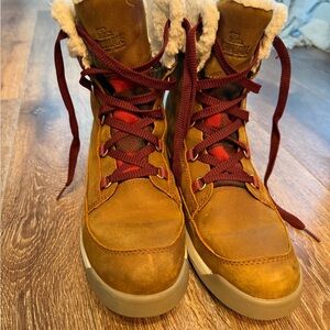 Kodiak Tan Winter Boots with Burgundy Laces